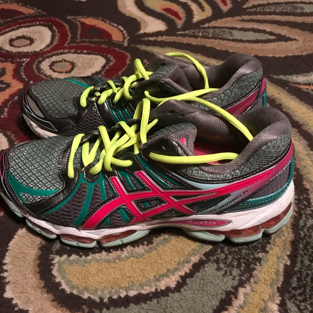 ASICS gel nimbus 15 size 9